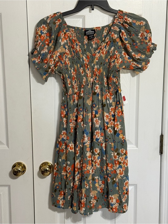 Angie Dresses & Skirts - Green Floral Puff-Sleeve Midi Dress